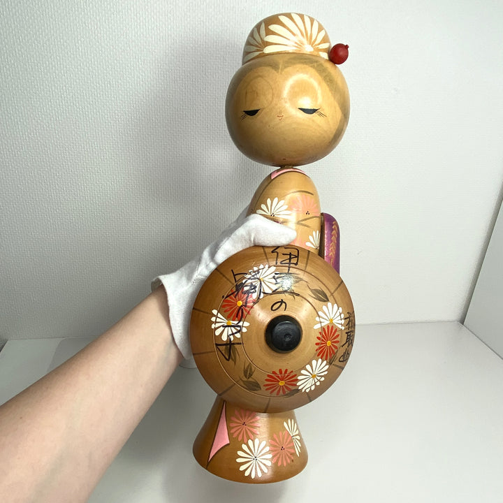 (BIG) Kokeshi Doll ‘Maisuzume’ by Sadao Kishi (1932-1998) | 35cm